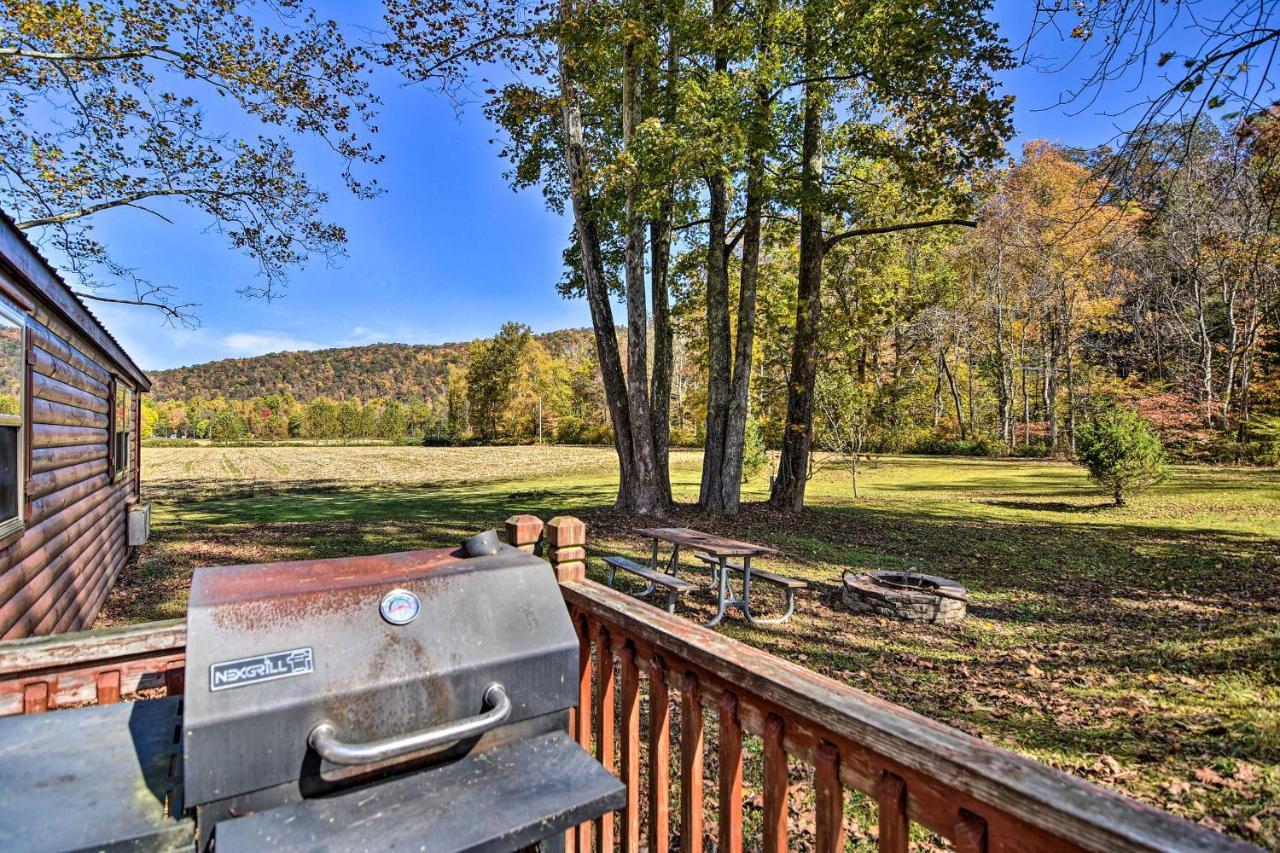 Rural Cabin Hideaway With Fire Pit And Mtn Views! Parsons Dış mekan fotoğraf